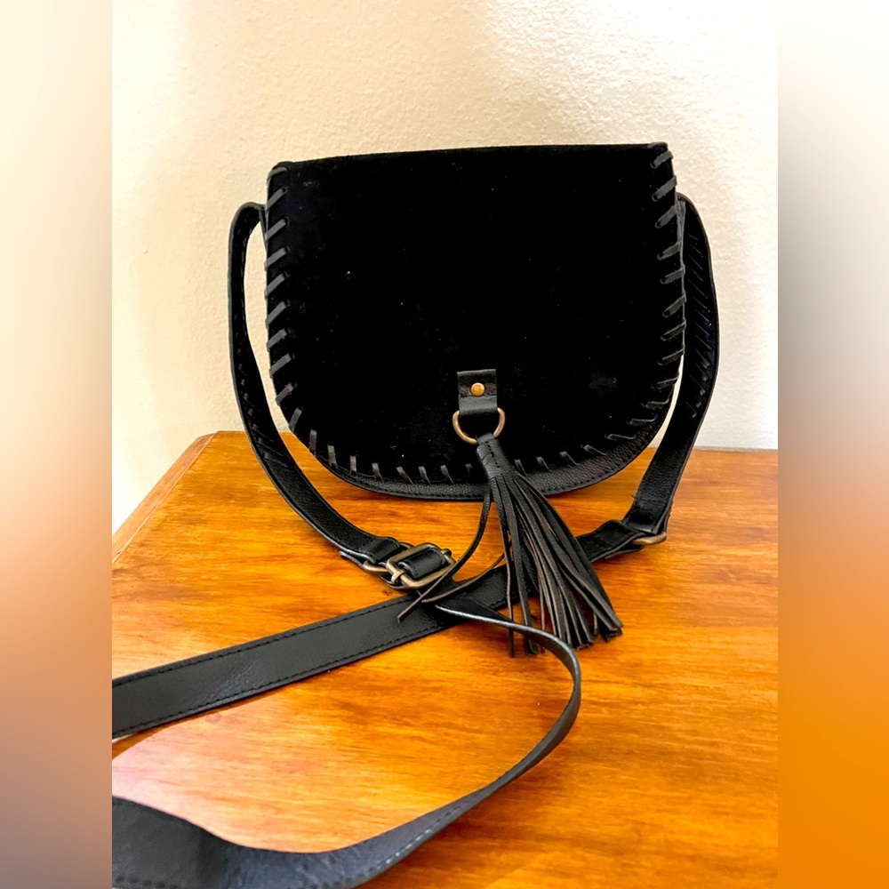 Noonday Collection Arc Crossbody Black Leather Saddle Purse